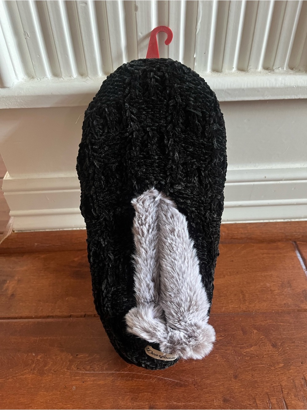 Dearfoams Women’s Sweater Slippers Size Medium New with tags Black Gray